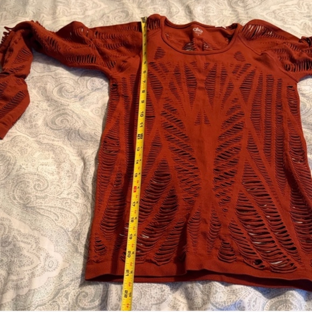 Alo Yoga Wanderer Seamless Ripped Long Sleeve - Rust - Small - Picture 11 of 11